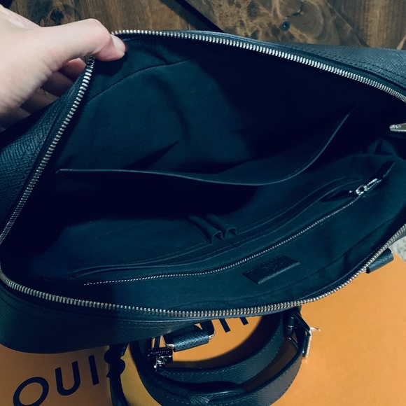 ‼️SOLD @ ANOTHER PLATFORM‼️🔥AUTH LV ARDOISE TAIGA PORTE-DOCUMENTS 🔥 - Picture 4 of 9